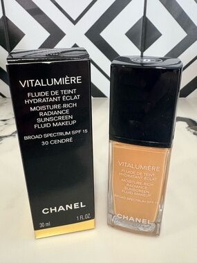 CHANEL Vitalumière Moisture-Rich Radiance Fluid Makeup - 30 Cendré Discontinued